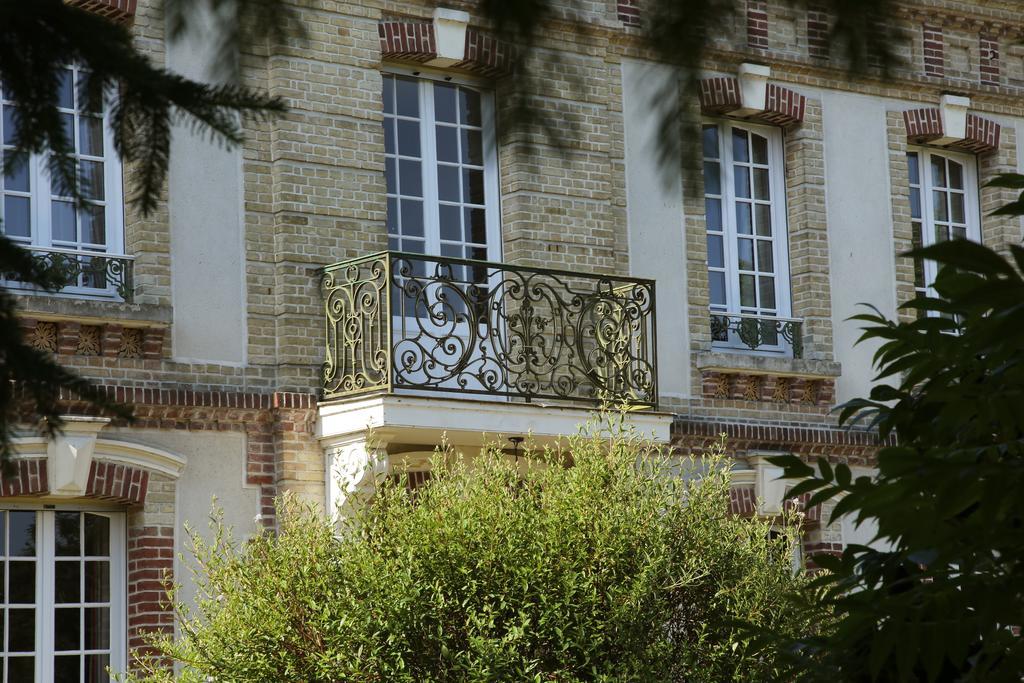 Manoir Le Mesnil Saint-Martin-aux-Chartrains Exterior photo