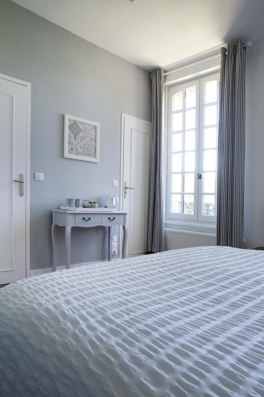 Manoir Le Mesnil Saint-Martin-aux-Chartrains Exterior photo