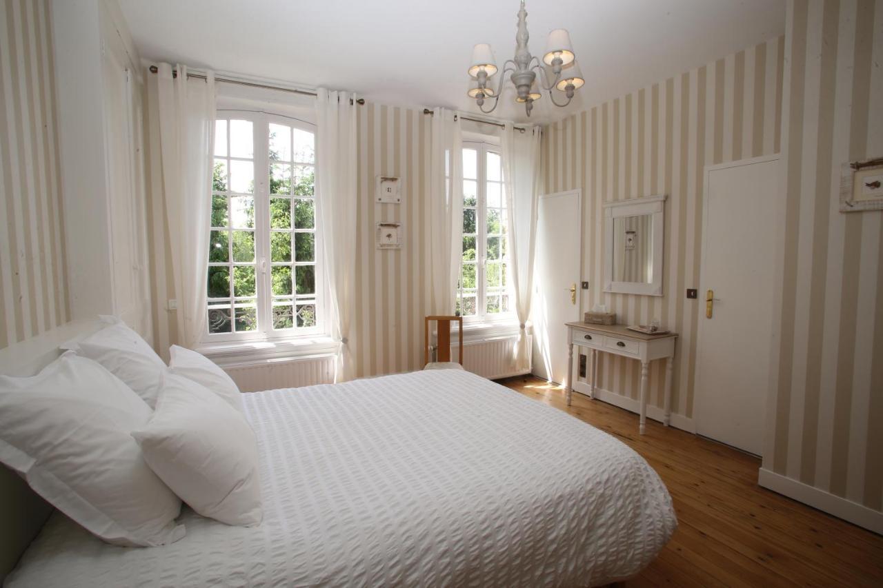 Manoir Le Mesnil Saint-Martin-aux-Chartrains Exterior photo
